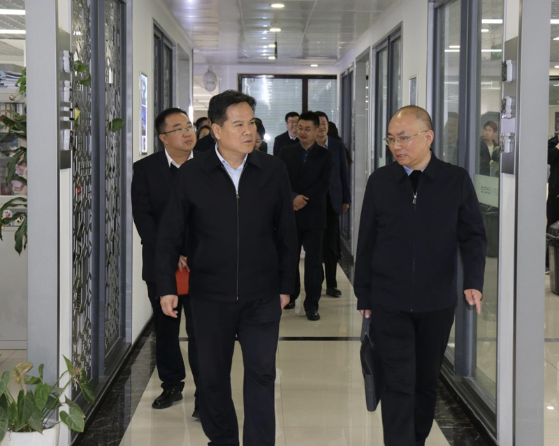 學(xué)校黨委書(shū)記狄生奎深入公司開(kāi)展深化學(xué)校綜合改革實(shí)地調(diào)研工作